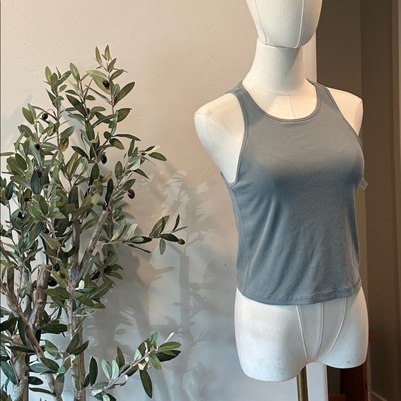 Vuori Pose Plyo Tank w/ Defect - Picture 5 of 11